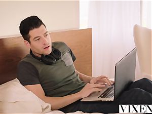 VIXEN cam nymph Gets Caught And plowed By roomy
